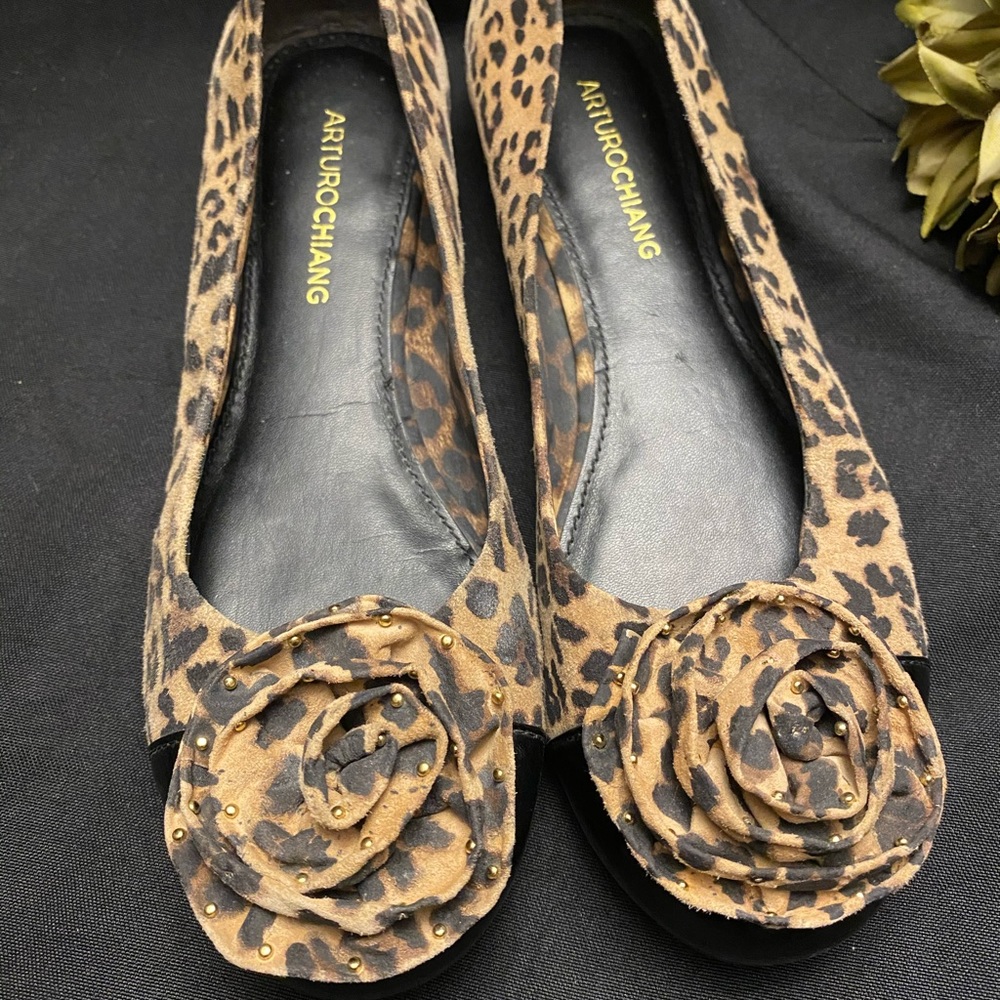 Arturo Chiang - Leopard Flower front dot - 10